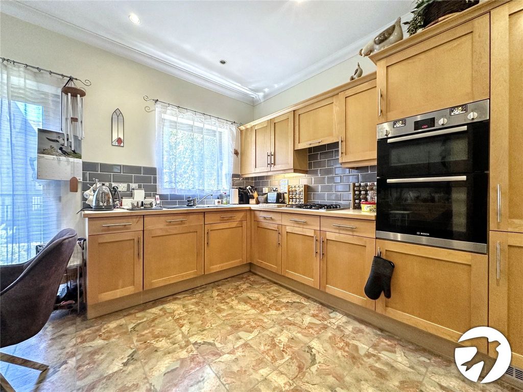 Property photo 3 of 18 Kitchen