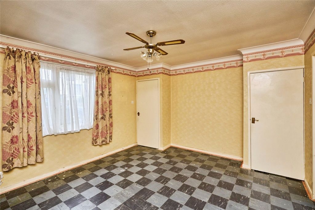 Property photo 2 of 18 Living Room