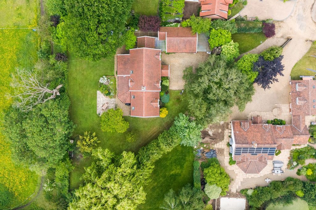 Property photo 3 of 32 3 Kings Hill-53