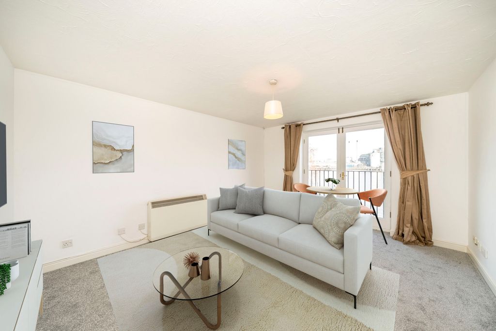 Property photo 2 of 6 Picture No. 14