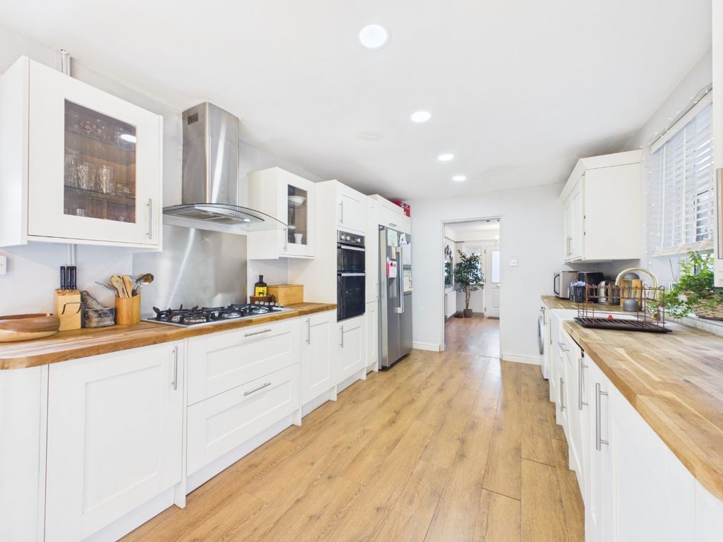 Property photo 2 of 12 5547293