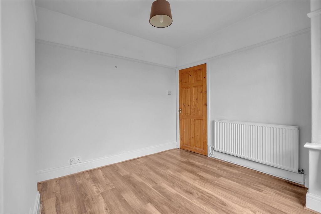 Property photo 3 of 24 Lounge