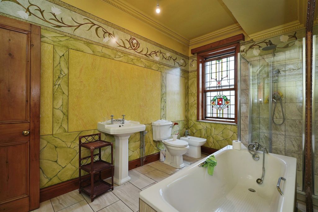 Property photo 3 of 28