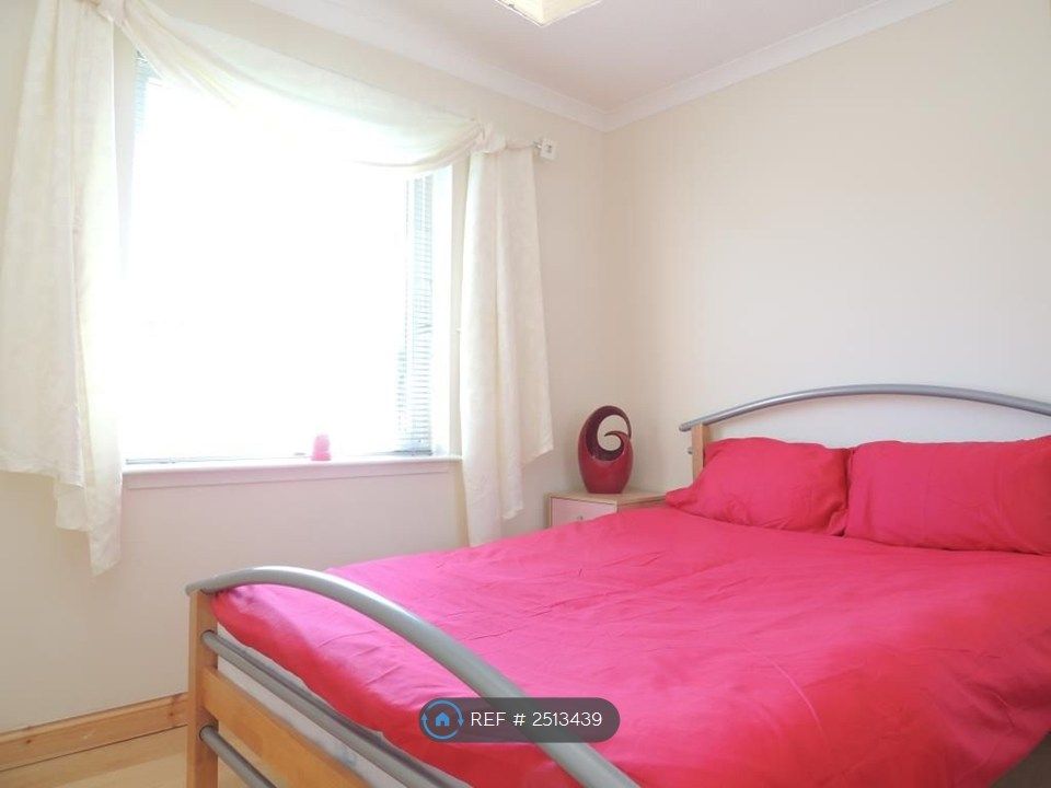 Property photo 2 of 5 Bedroom