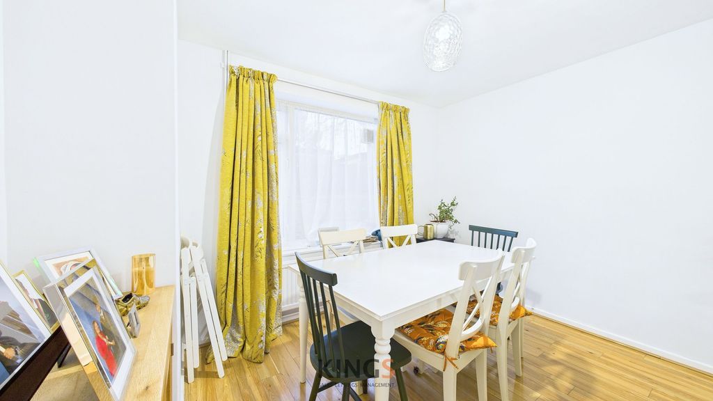 Property photo 3 of 12 Dining Area