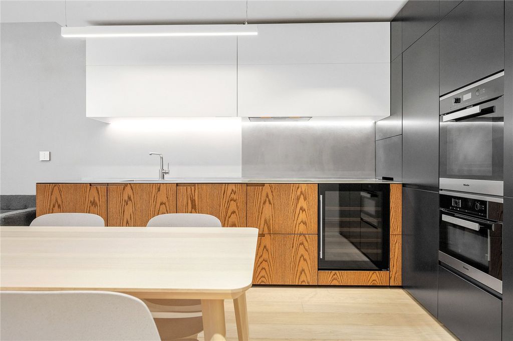 Property photo 2 of 18 Kitchen/ Reception
