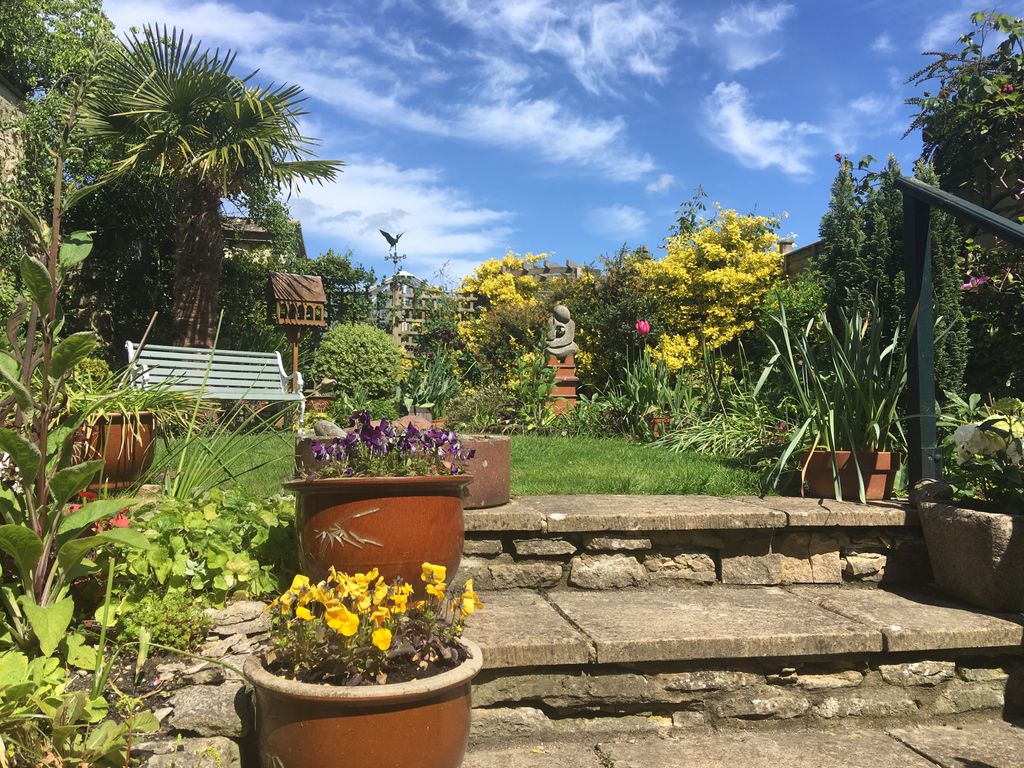 Property photo 2 of 23 Garden In Summer