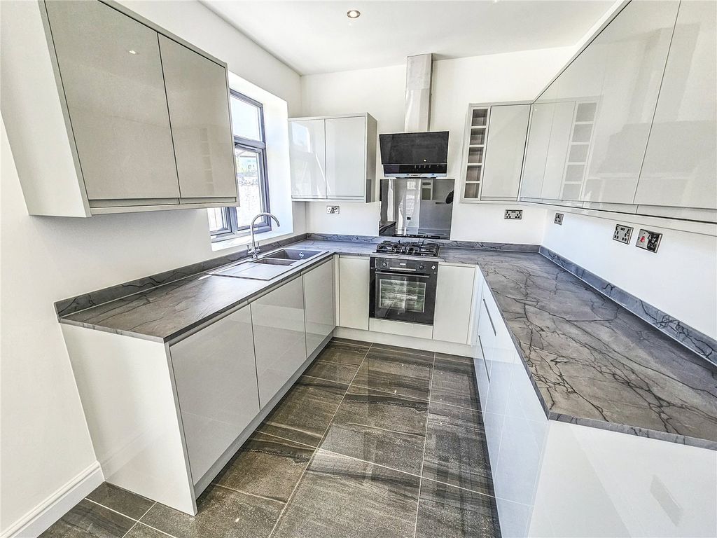 Property photo 3 of 20 4