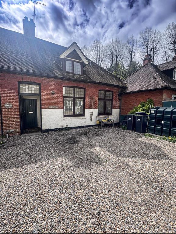 Property photo 1 of 13 Driveway