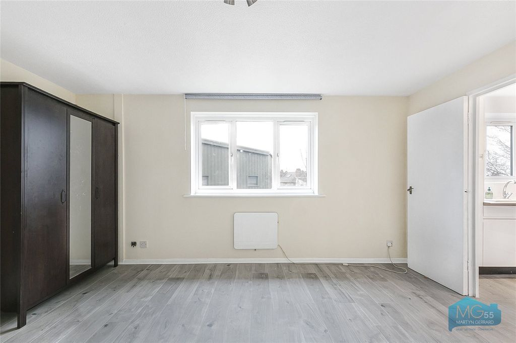 Property photo 2 of 10 Picture No. 12