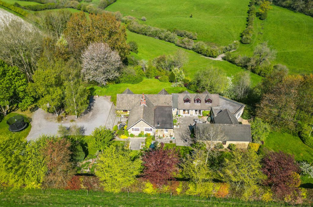 Property photo 2 of 31 14478933