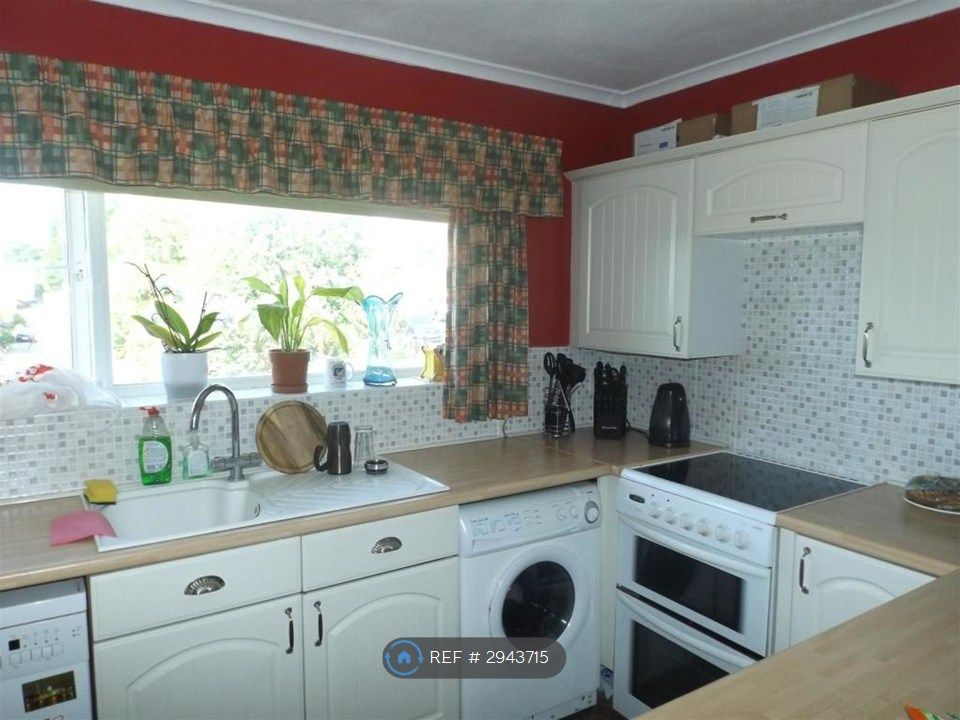 Property photo 2 of 8 Kitchen