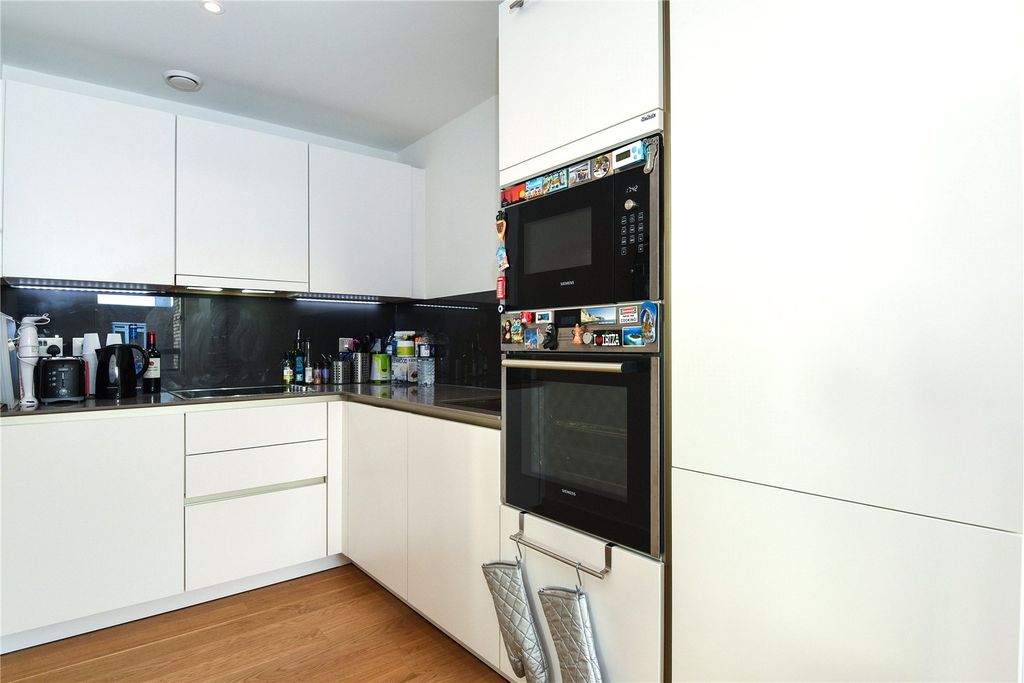 Property photo 3 of 7 Kitchen