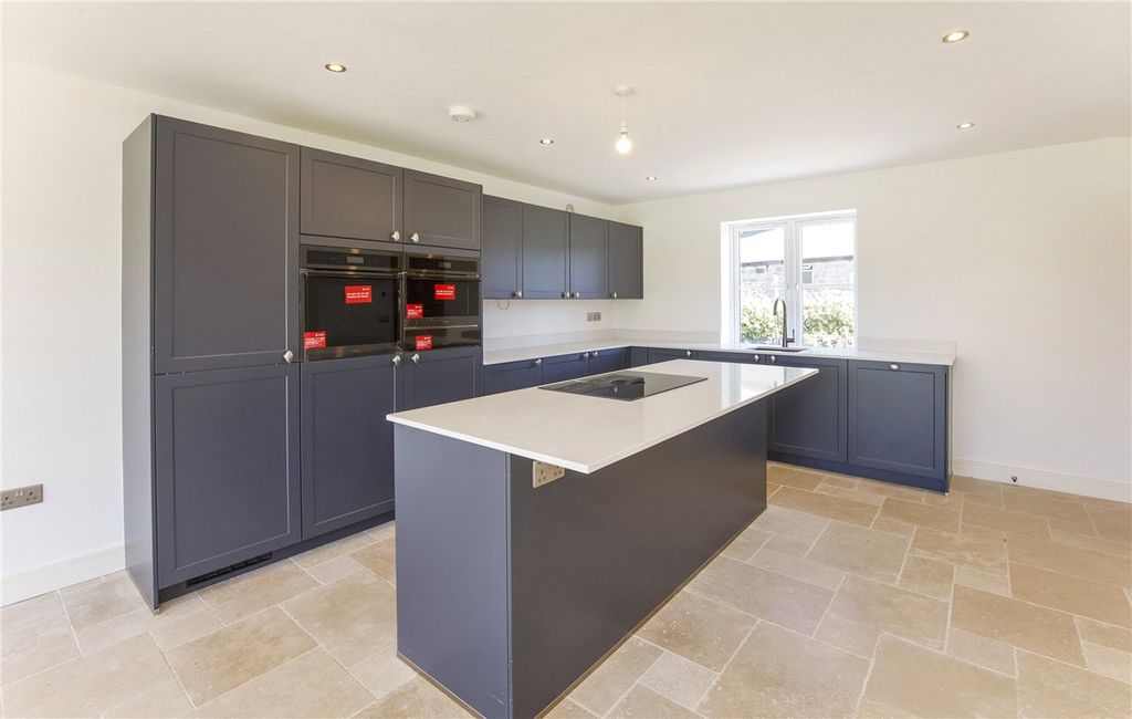 Property photo 2 of 18 Picture No. 11