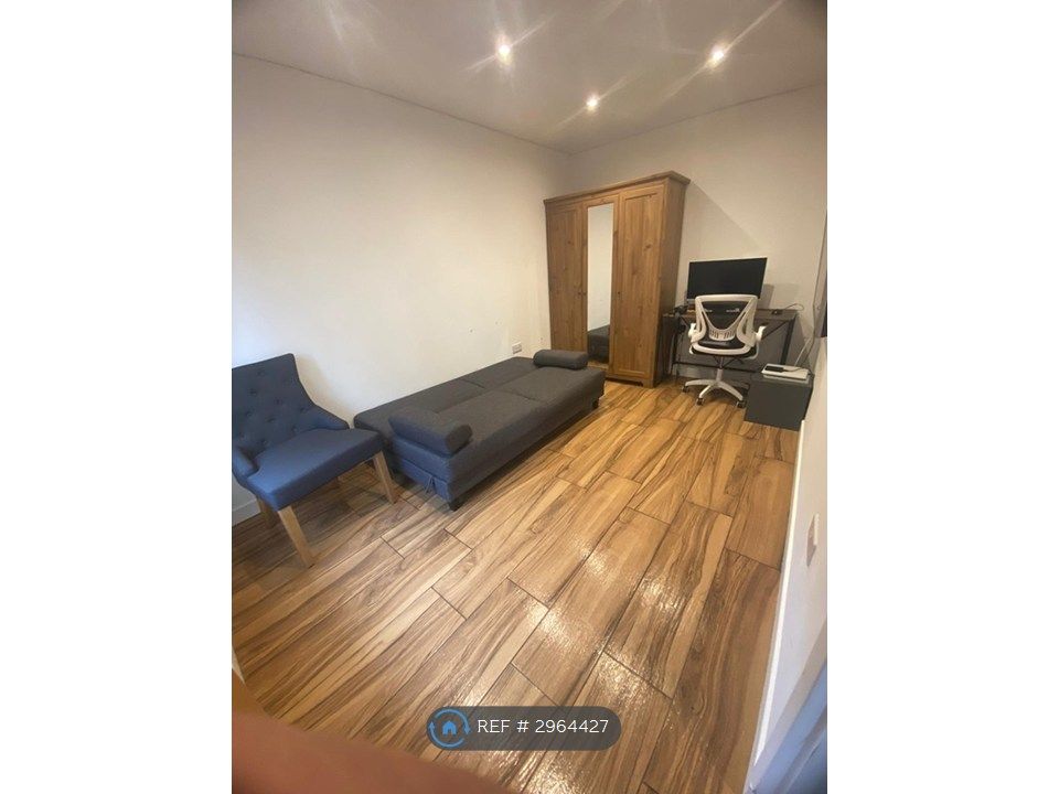 Property photo 3 of 18 Room 1