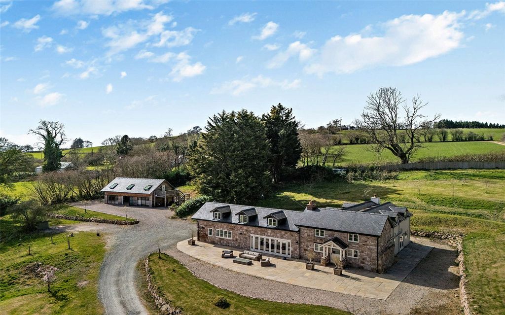Property photo 2 of 25 Summer Hill