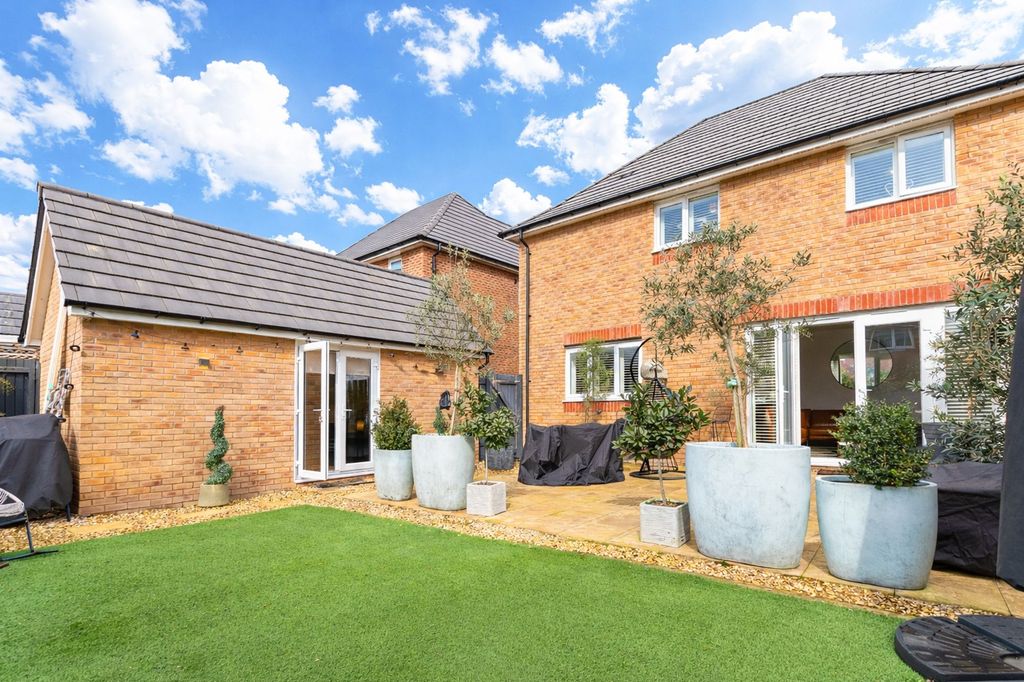 Property photo 2 of 31