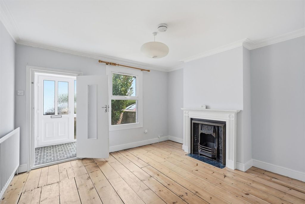 Property photo 2 of 21 117-Cambridgest-008.Jpg