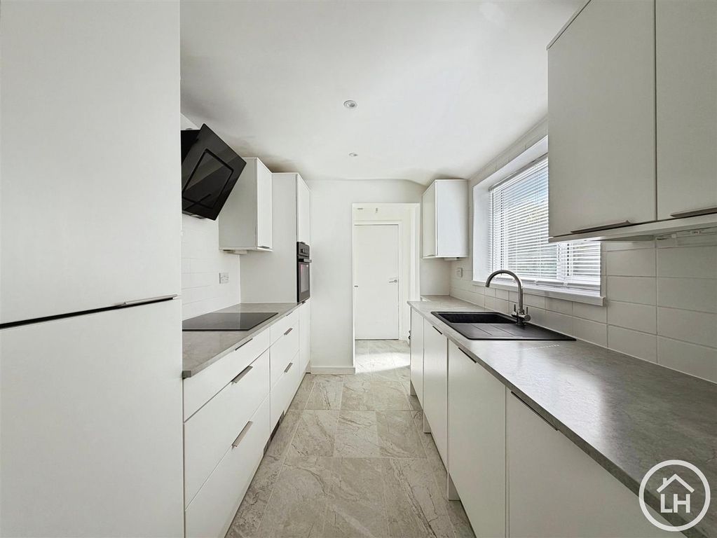 Property photo 3 of 15 Kitchen