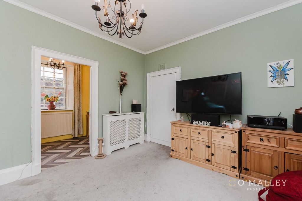 Property photo 2 of 25 Lounge