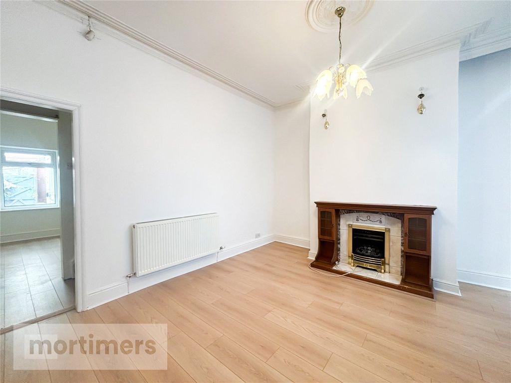 Property photo 3 of 18 Living Room