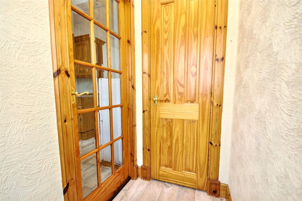 Property photo 3 of 17 Entrance Hall