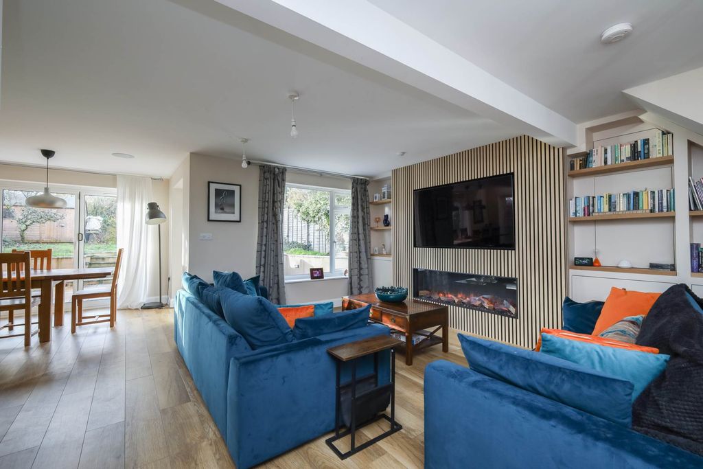 Property photo 2 of 30