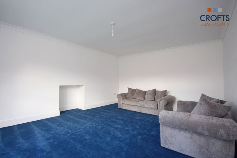 Property photo 3 of 18 Lounge