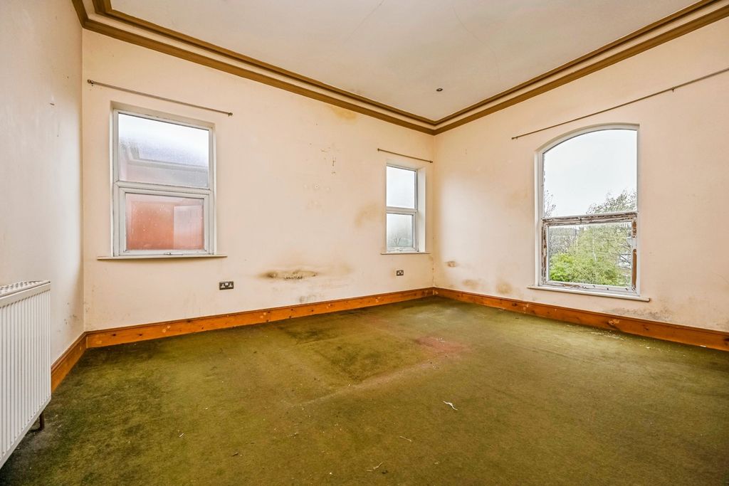 Property photo 2 of 14 Photo