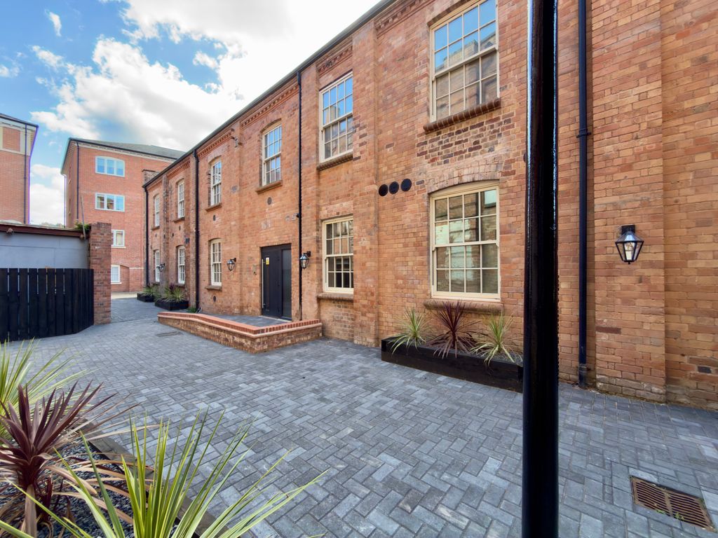 Property photo 3 of 11 Exterior