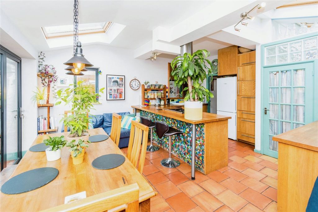 Property photo 3 of 17 Picture No. 32