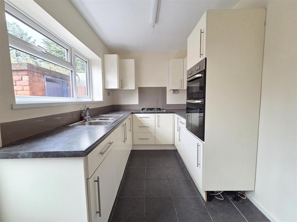 Property photo 2 of 8 Kitchen