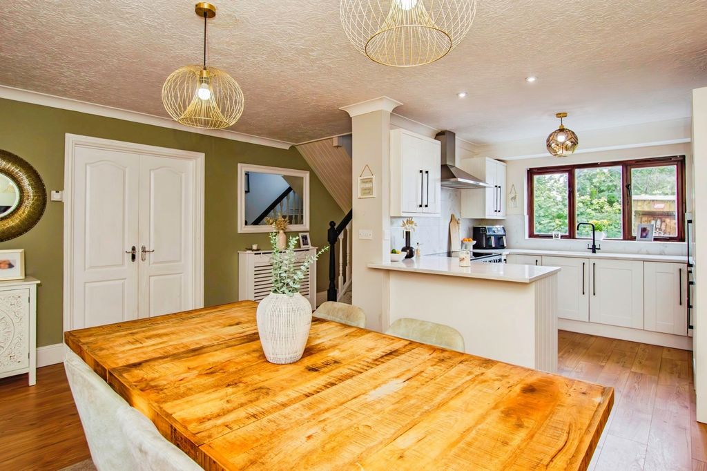 Property photo 2 of 16 Photo