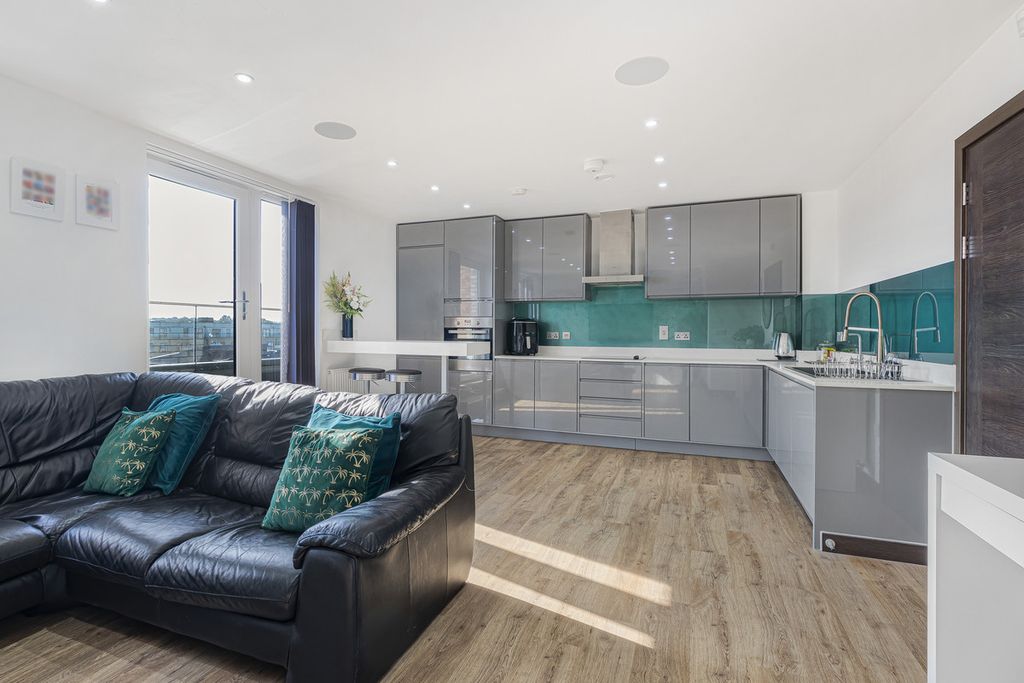 Property photo 2 of 18