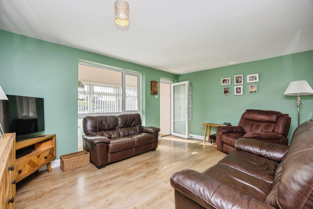 Property photo 3 of 19 Pbox-Img.Jpg