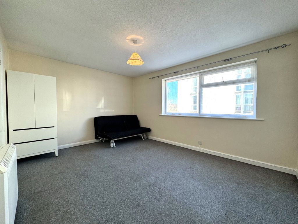 Property photo 3 of 8 Picture No. 24