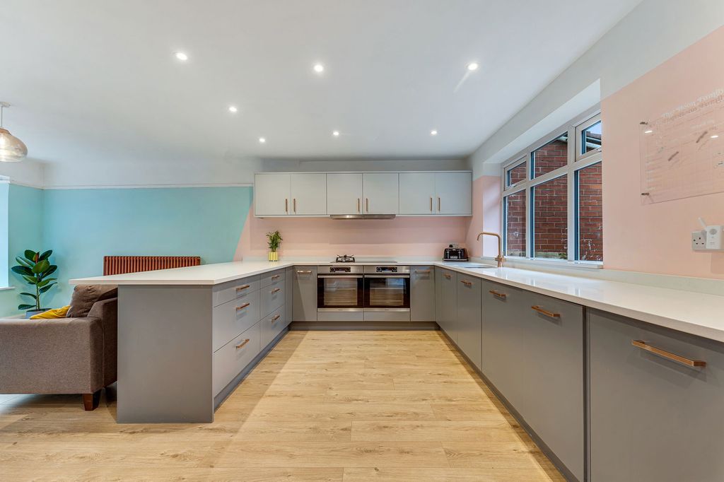 Property photo 2 of 43