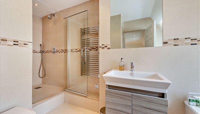 Property photo 3 of 8 Ensuite