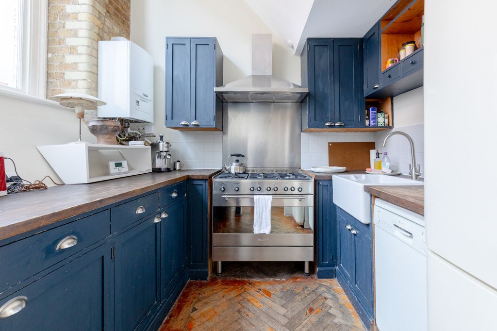 Property photo 2 of 17