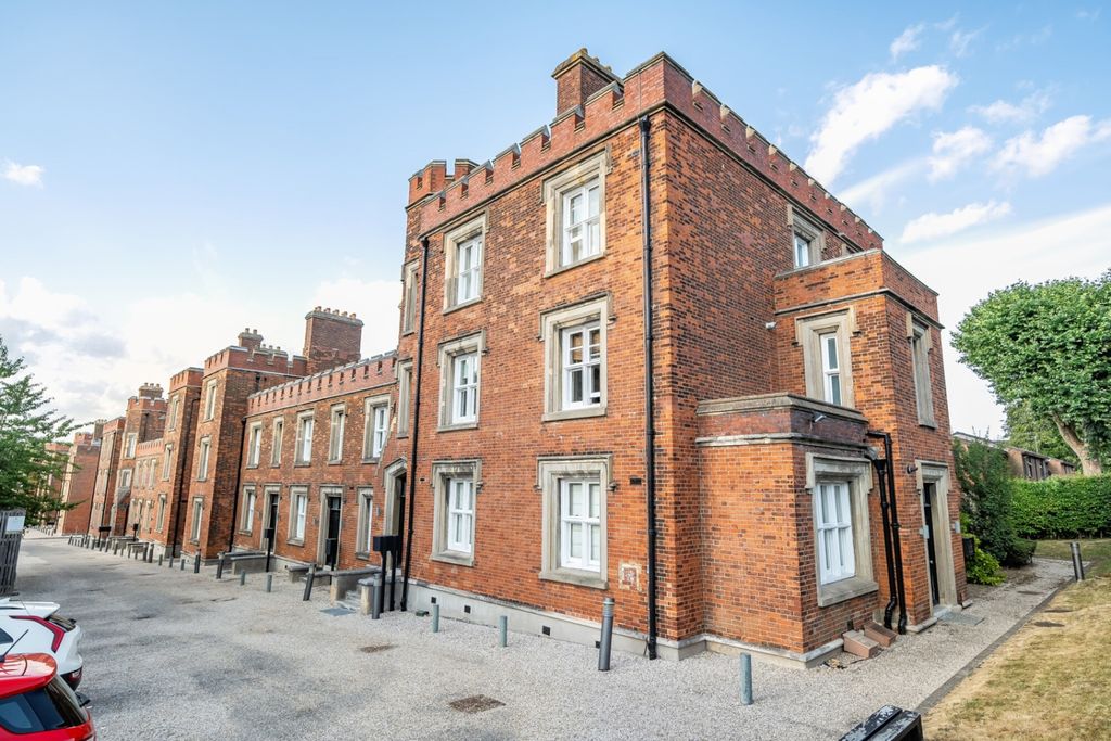 Property photo 1 of 15 1