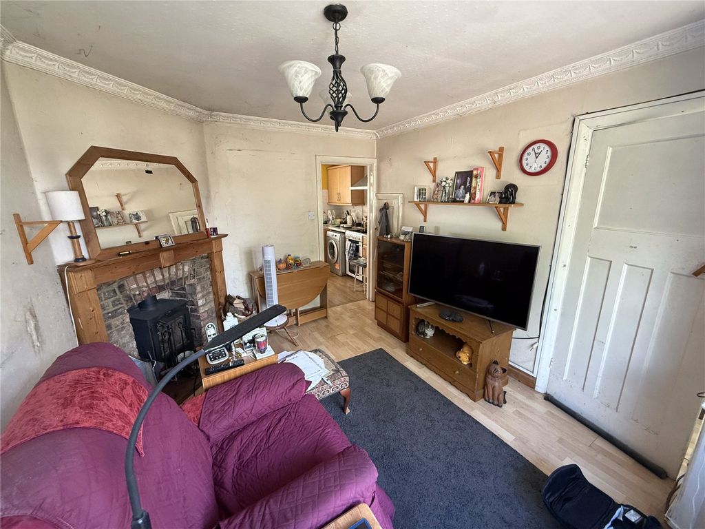 Property photo 2 of 11 Picture No. 15