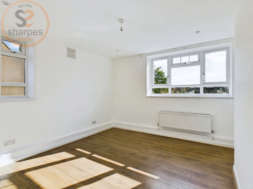 Property photo 3 of 12 5De20Fdd-Cam03524G0-Pr0042-Still009