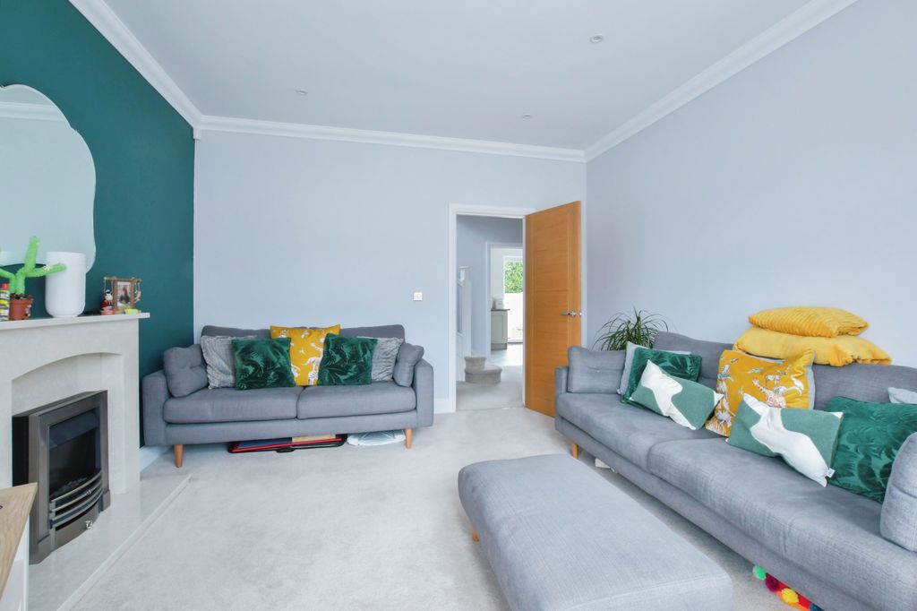 Property photo 2 of 22 Lounge