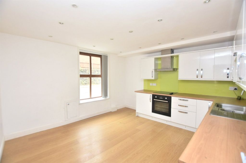 Property photo 3 of 15 Kitchen Diner