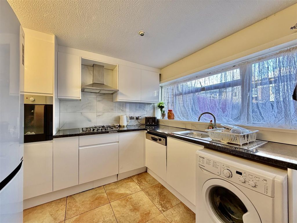 Property photo 1 of 10 Kitchen