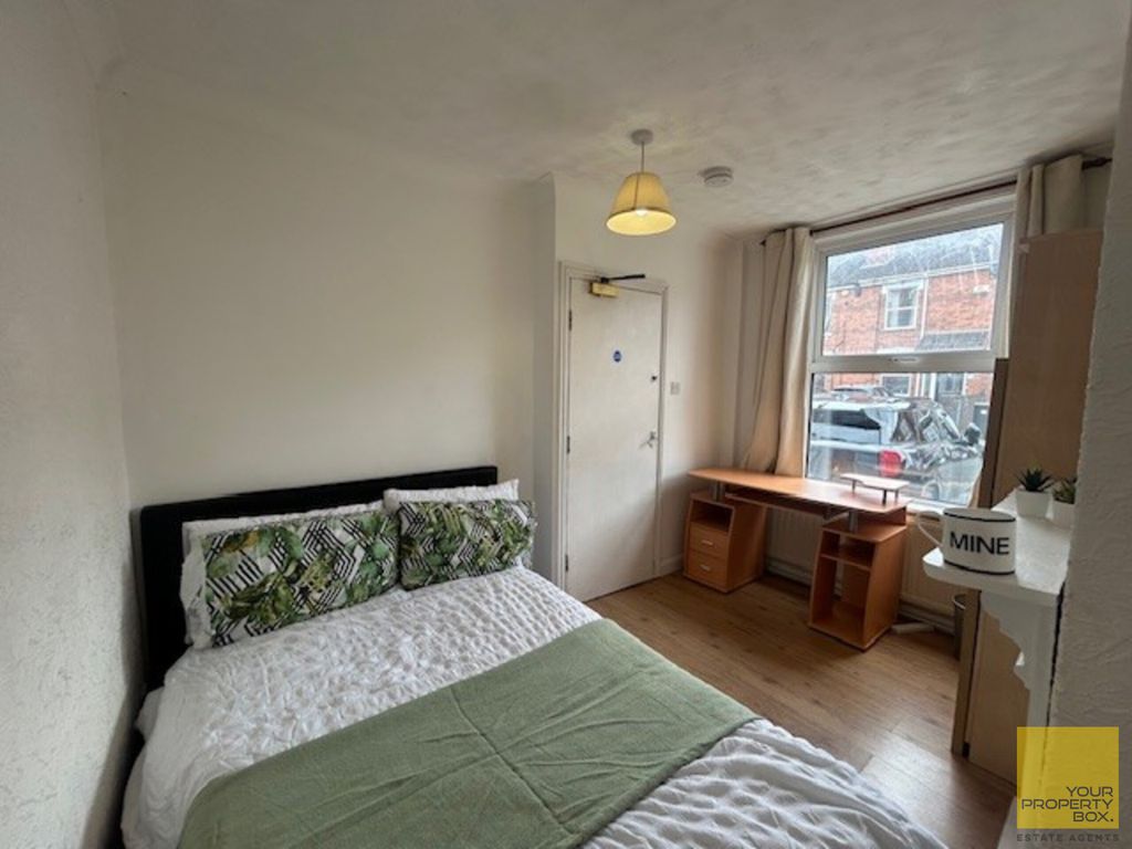 Property photo 1 of 9 Bed 1 (2)
