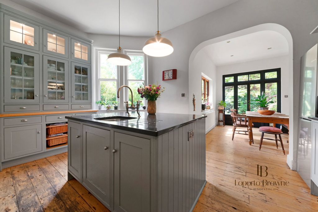 Property photo 1 of 53