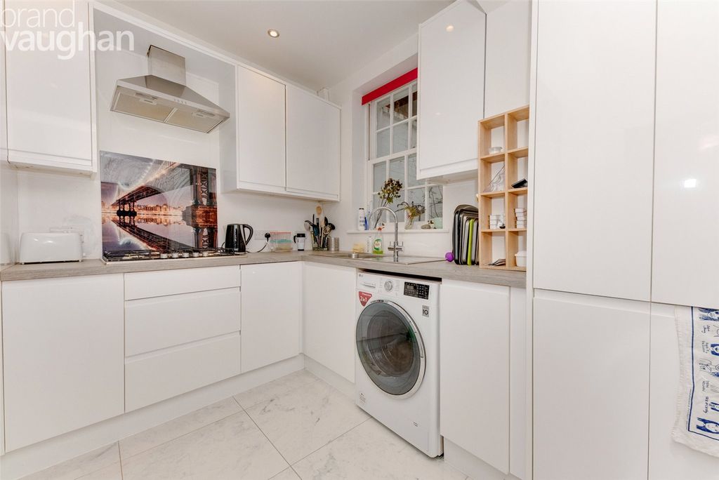 Property photo 1 of 9 Kitchen