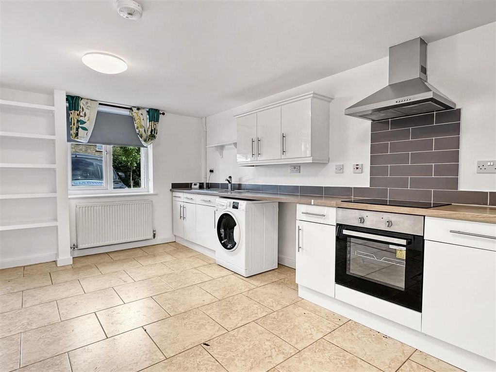 Property photo 2 of 11 Kitchen