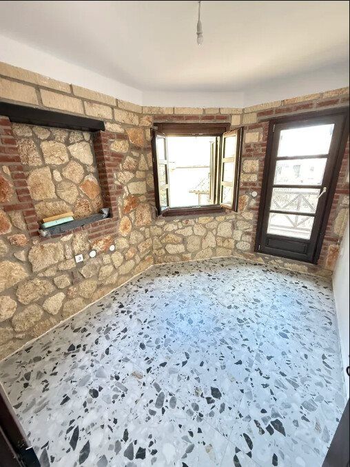 Property photo 3 of 9